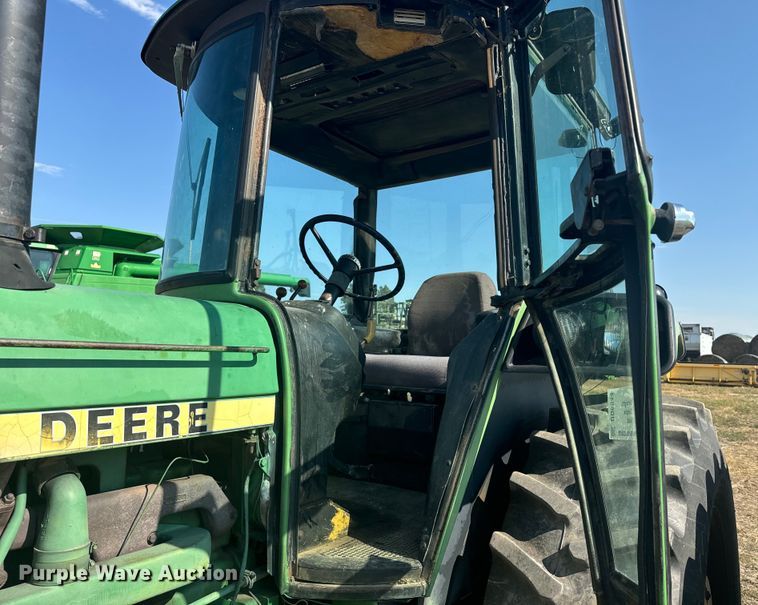 image for item DQ6944 1979 John Deere 4440 tractor