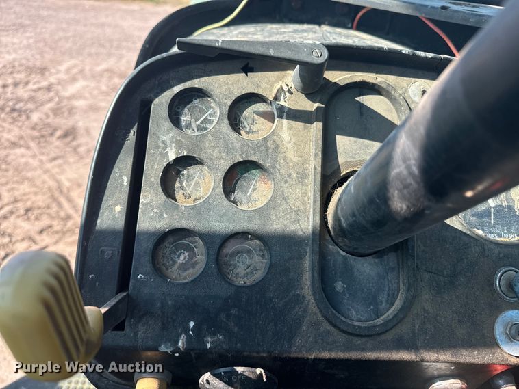 image for item DQ6944 1979 John Deere 4440 tractor