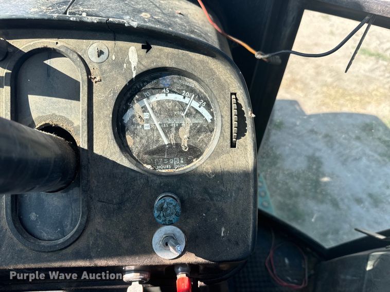 image for item DQ6944 1979 John Deere 4440 tractor