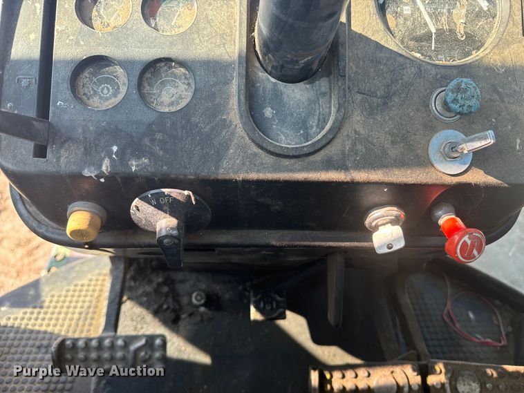 image for item DQ6944 1979 John Deere 4440 tractor