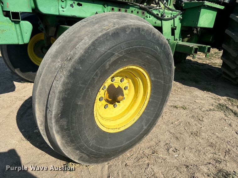 image for item DQ6944 1979 John Deere 4440 tractor
