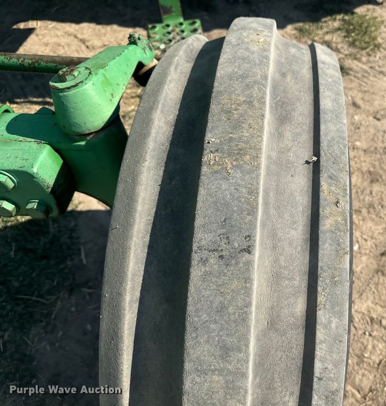 image for item DQ6944 1979 John Deere 4440 tractor