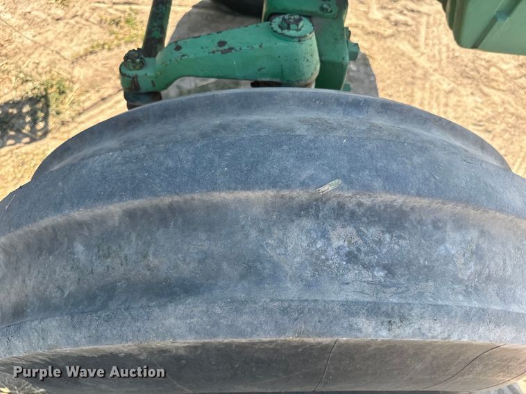 image for item DQ6944 1979 John Deere 4440 tractor