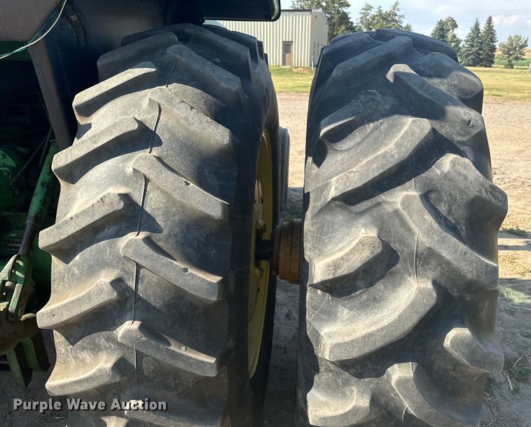 image for item DQ6944 1979 John Deere 4440 tractor