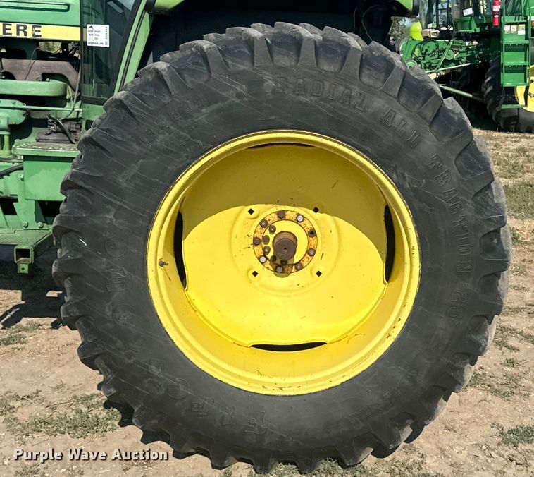 image for item DQ6944 1979 John Deere 4440 tractor