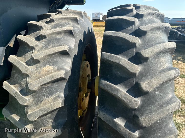 image for item DQ6944 1979 John Deere 4440 tractor