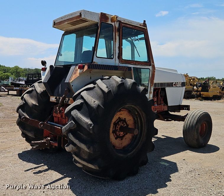 image for item DR8719 Case 2590 tractor