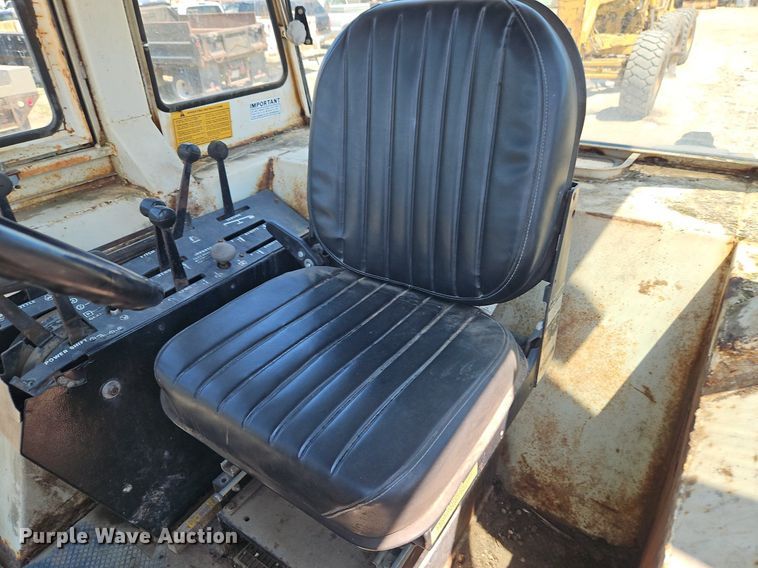 image for item DR8719 Case 2590 tractor