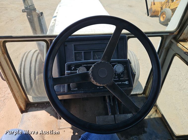 image for item DR8719 Case 2590 tractor