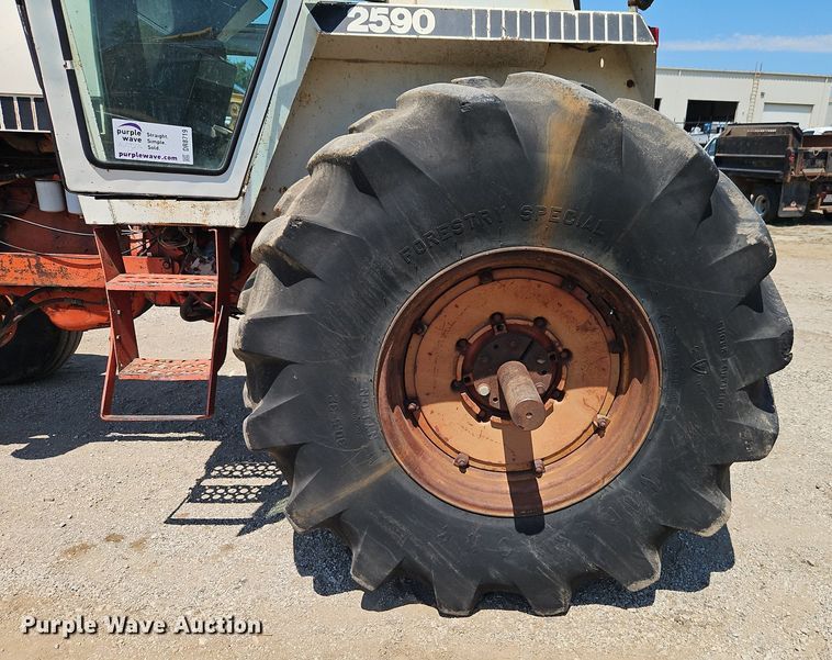 image for item DR8719 Case 2590 tractor