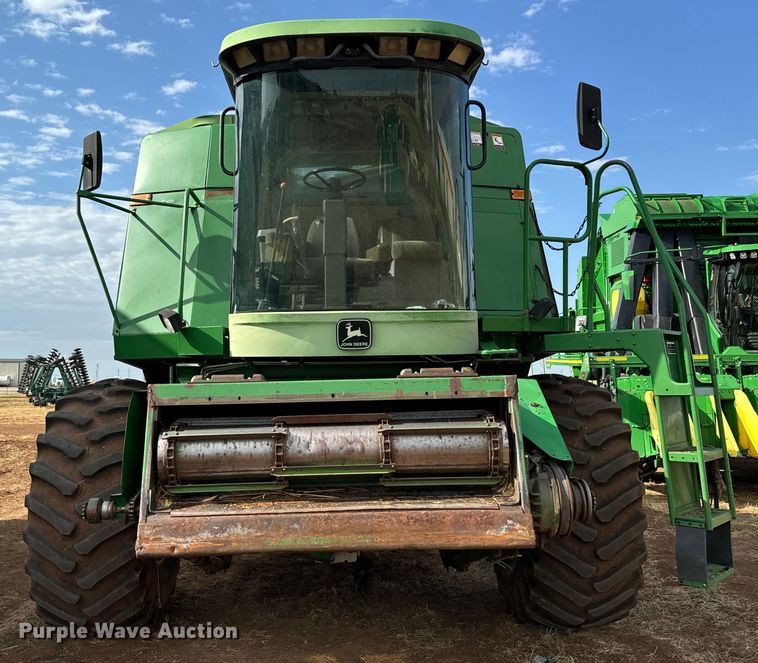 image for item DU3021 1998 John Deere 9610 combine