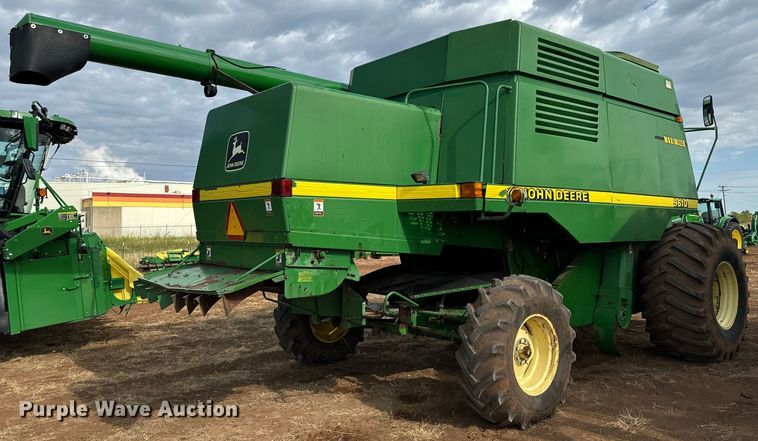 image for item DU3021 1998 John Deere 9610 combine