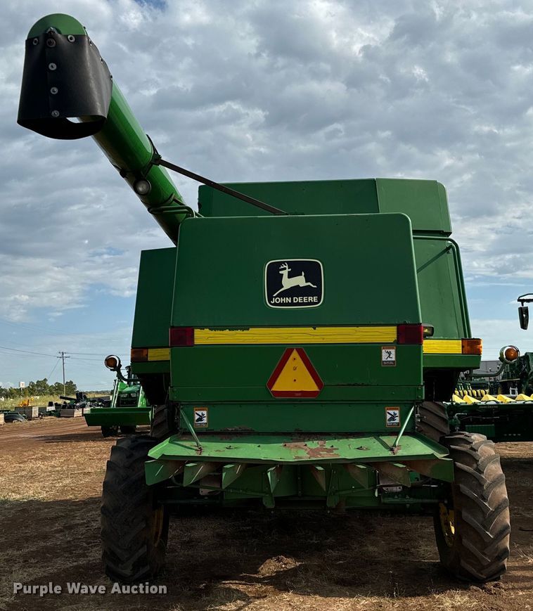 image for item DU3021 1998 John Deere 9610 combine