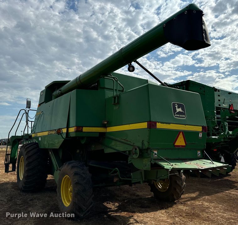 image for item DU3021 1998 John Deere 9610 combine