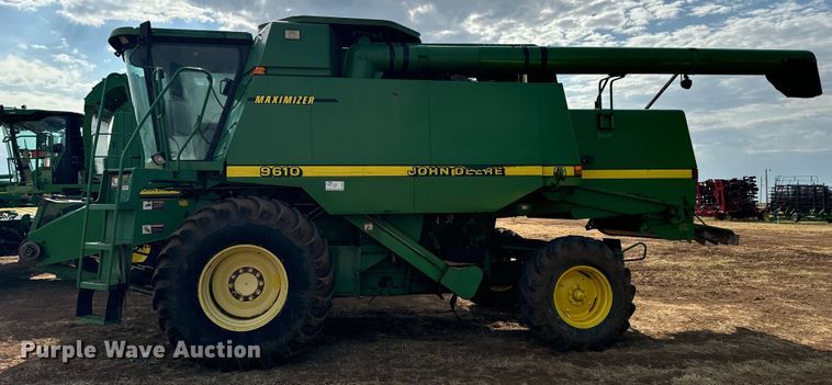 image for item DU3021 1998 John Deere 9610 combine