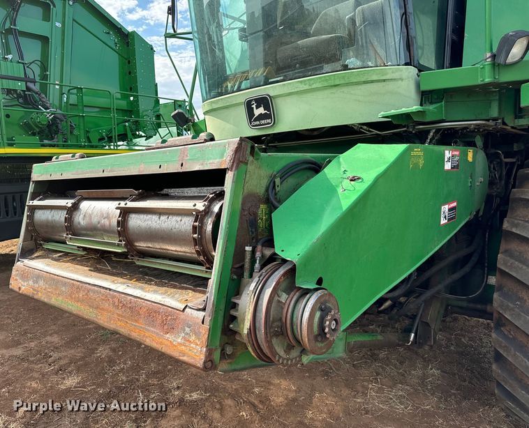 image for item DU3021 1998 John Deere 9610 combine