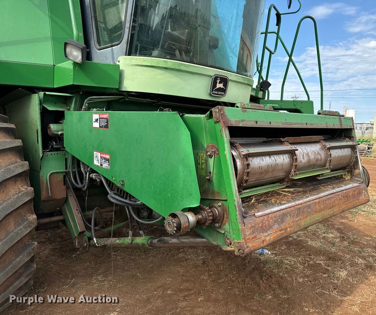 image for item DU3021 1998 John Deere 9610 combine