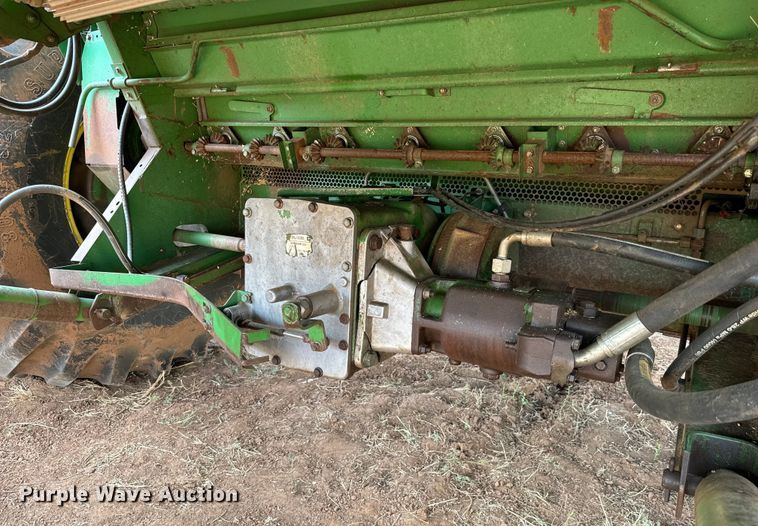 image for item DU3021 1998 John Deere 9610 combine