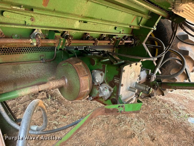 image for item DU3021 1998 John Deere 9610 combine