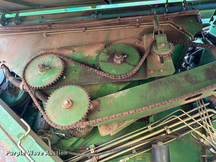 image for item DU3021 1998 John Deere 9610 combine