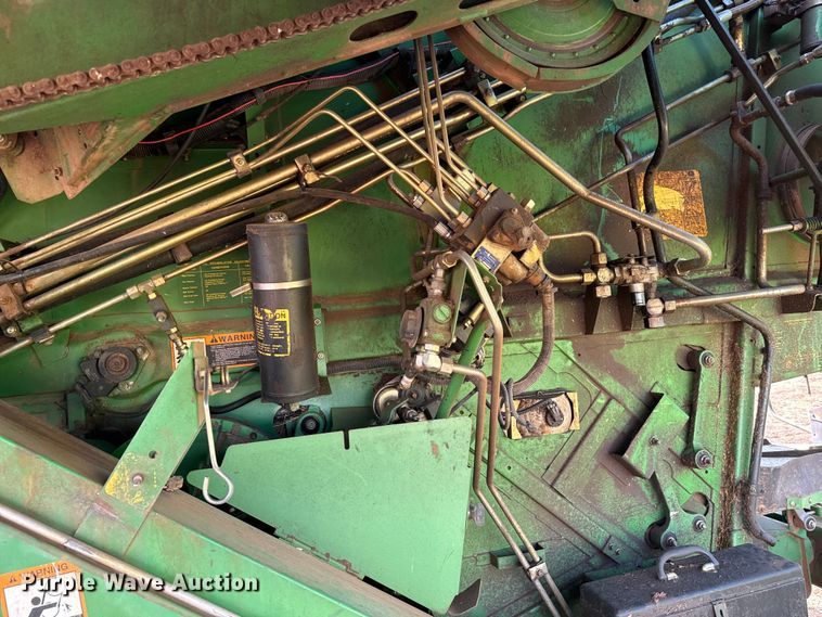 image for item DU3021 1998 John Deere 9610 combine