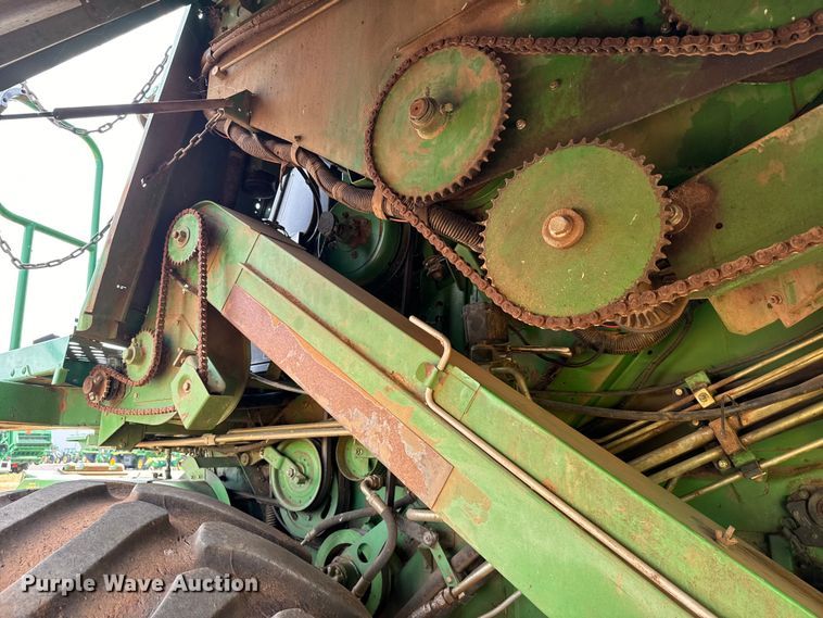 image for item DU3021 1998 John Deere 9610 combine