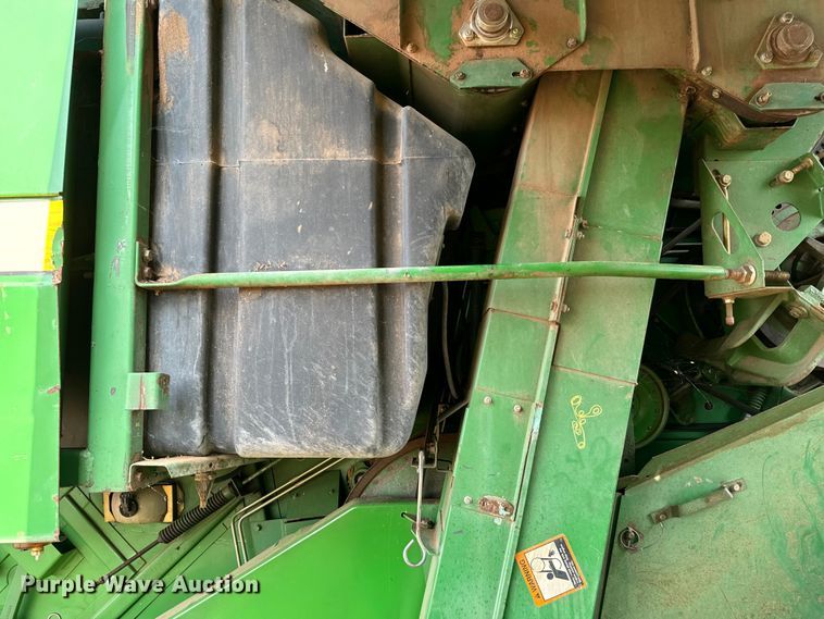 image for item DU3021 1998 John Deere 9610 combine