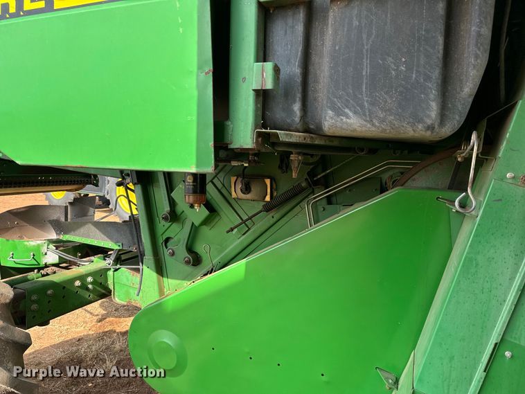 image for item DU3021 1998 John Deere 9610 combine