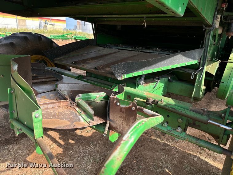 image for item DU3021 1998 John Deere 9610 combine