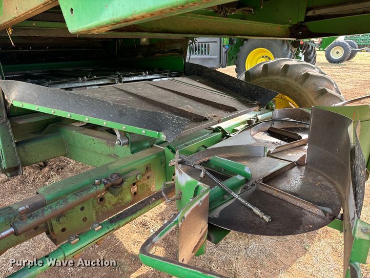 image for item DU3021 1998 John Deere 9610 combine