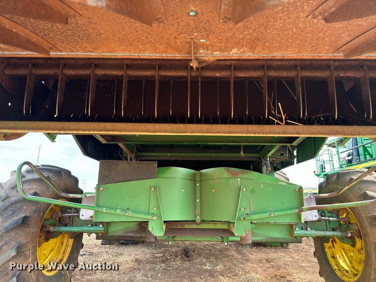 image for item DU3021 1998 John Deere 9610 combine