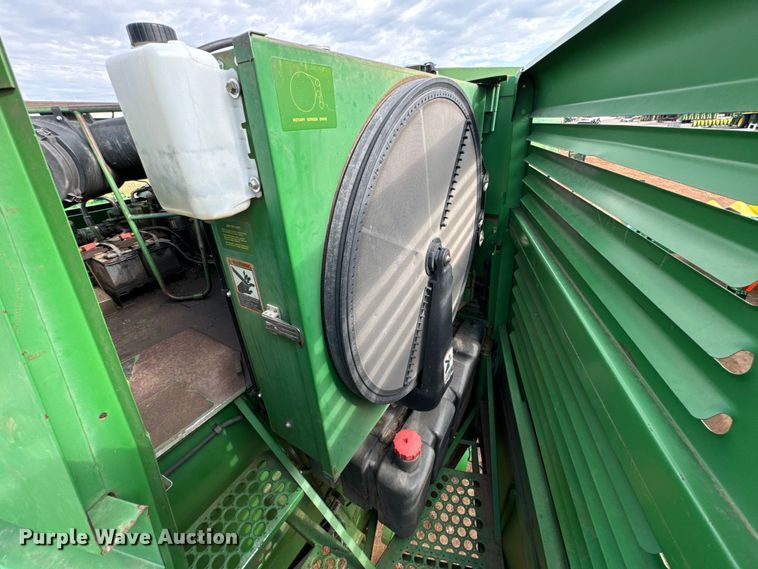 image for item DU3021 1998 John Deere 9610 combine