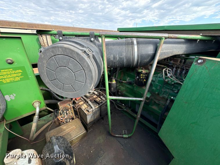 image for item DU3021 1998 John Deere 9610 combine