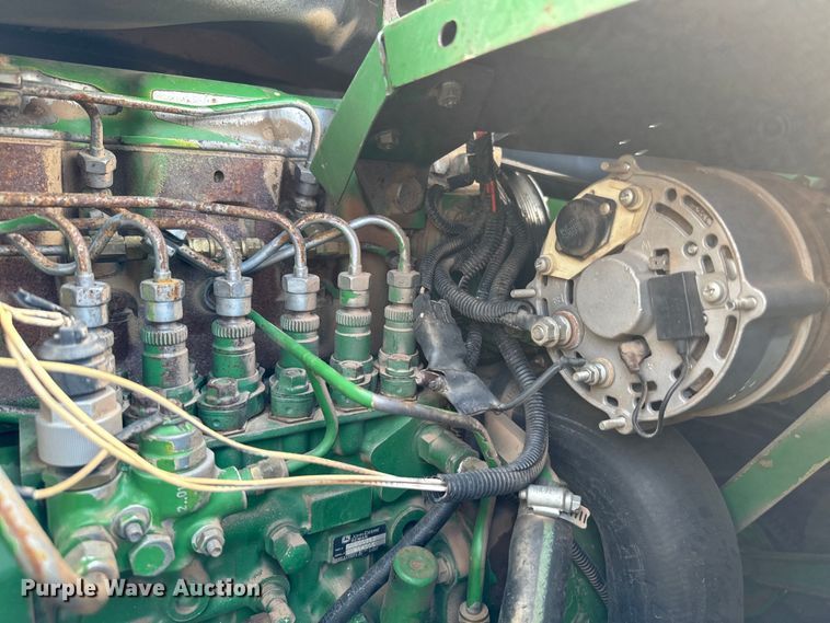 image for item DU3021 1998 John Deere 9610 combine