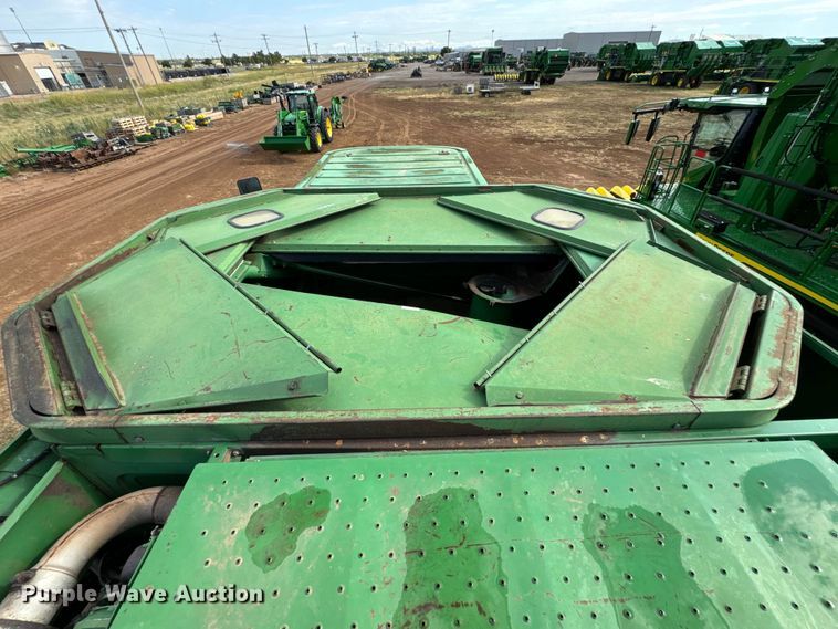 image for item DU3021 1998 John Deere 9610 combine