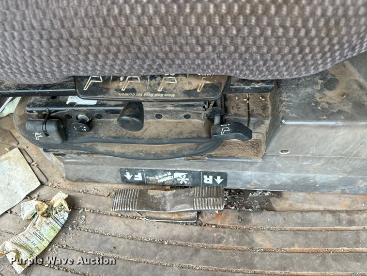 image for item DU3021 1998 John Deere 9610 combine