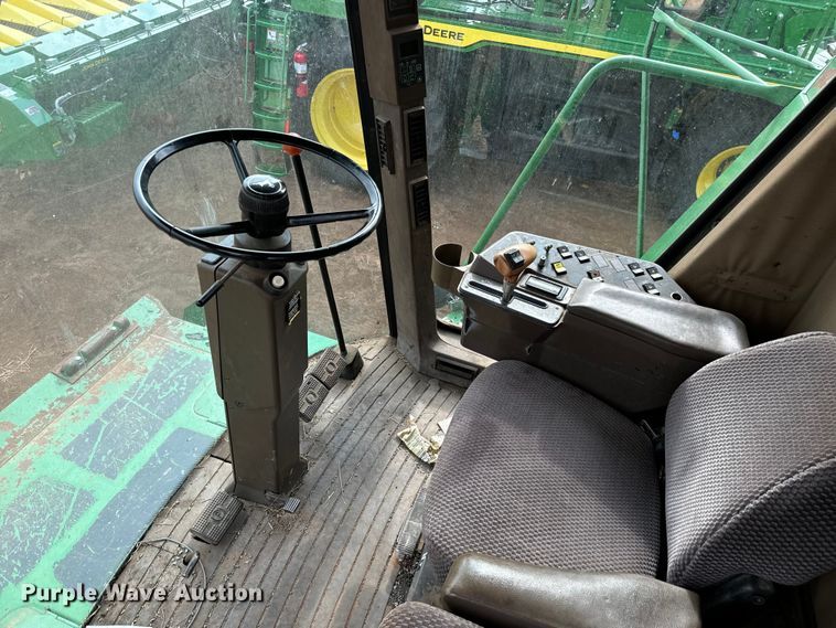 image for item DU3021 1998 John Deere 9610 combine