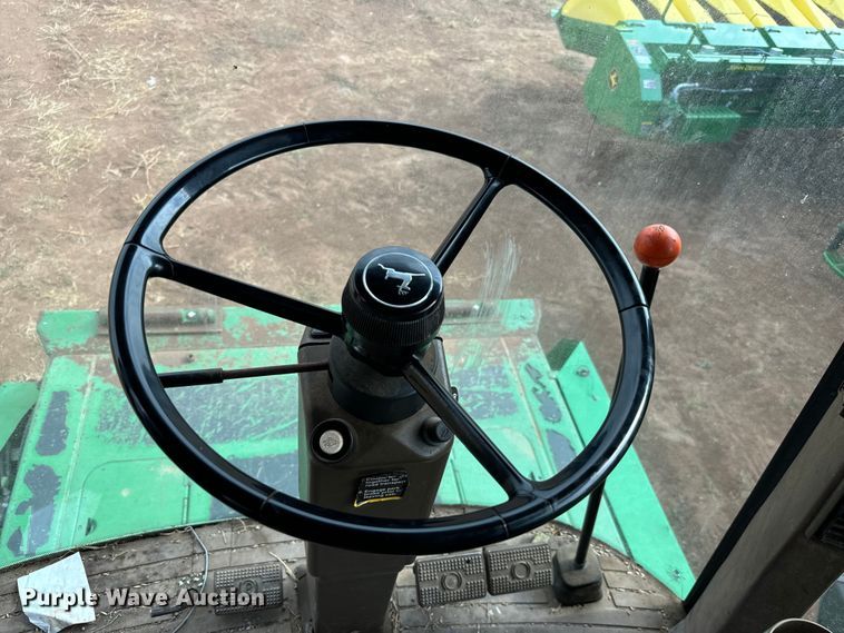 image for item DU3021 1998 John Deere 9610 combine