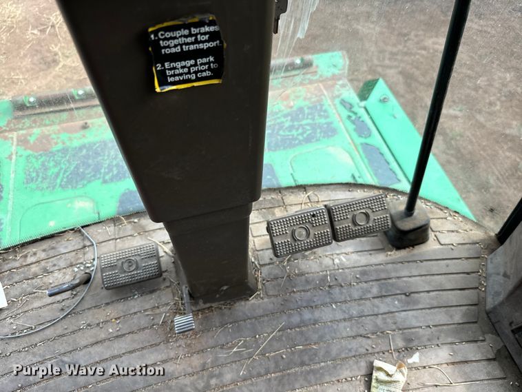 image for item DU3021 1998 John Deere 9610 combine