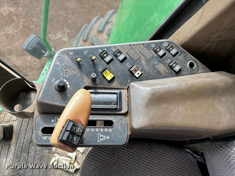 image for item DU3021 1998 John Deere 9610 combine