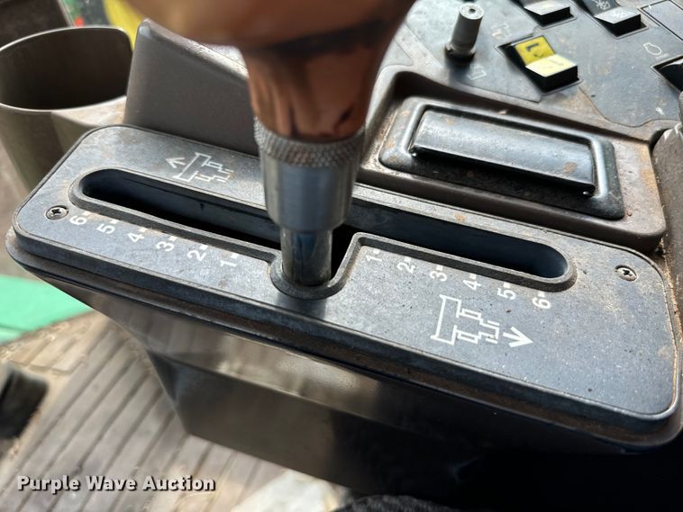 image for item DU3021 1998 John Deere 9610 combine