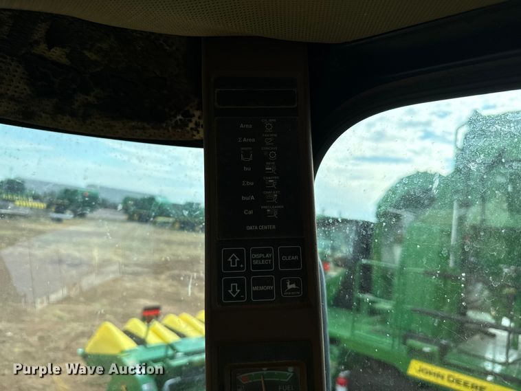 image for item DU3021 1998 John Deere 9610 combine