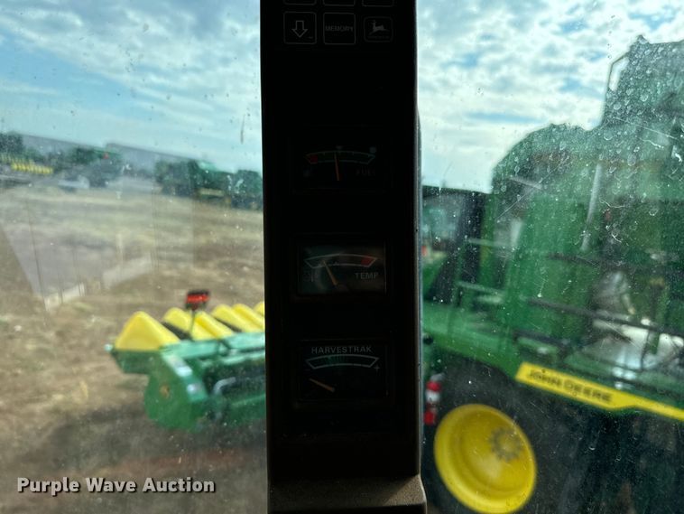 image for item DU3021 1998 John Deere 9610 combine