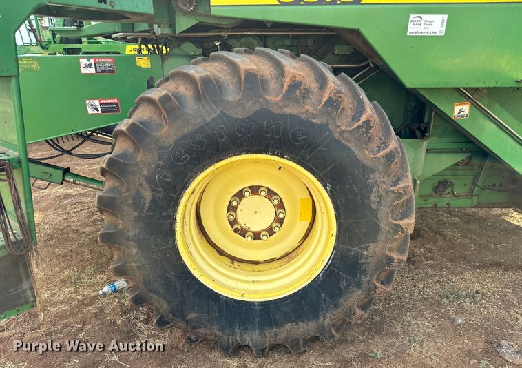 image for item DU3021 1998 John Deere 9610 combine