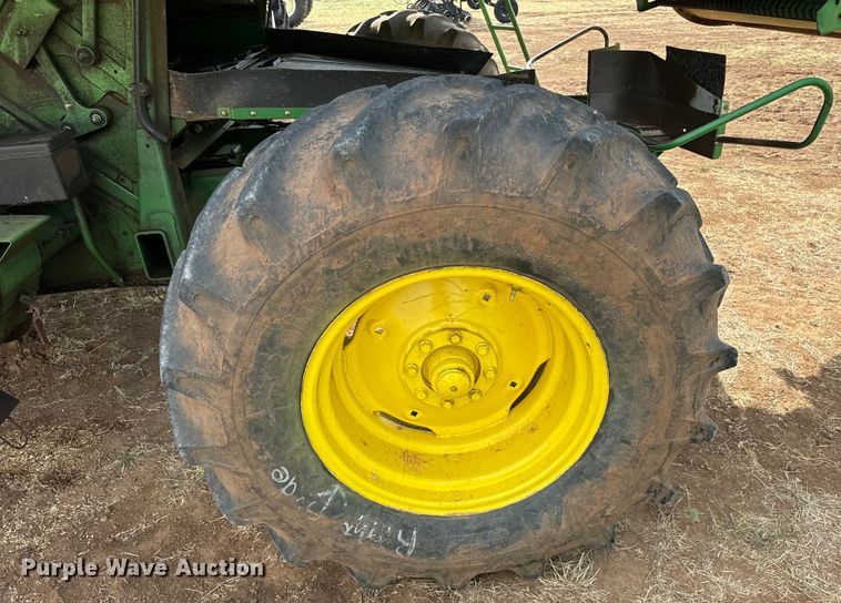 image for item DU3021 1998 John Deere 9610 combine