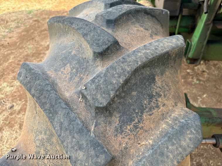 image for item DU3021 1998 John Deere 9610 combine