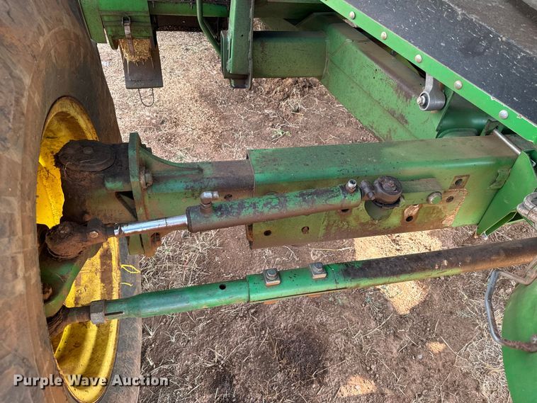 image for item DU3021 1998 John Deere 9610 combine