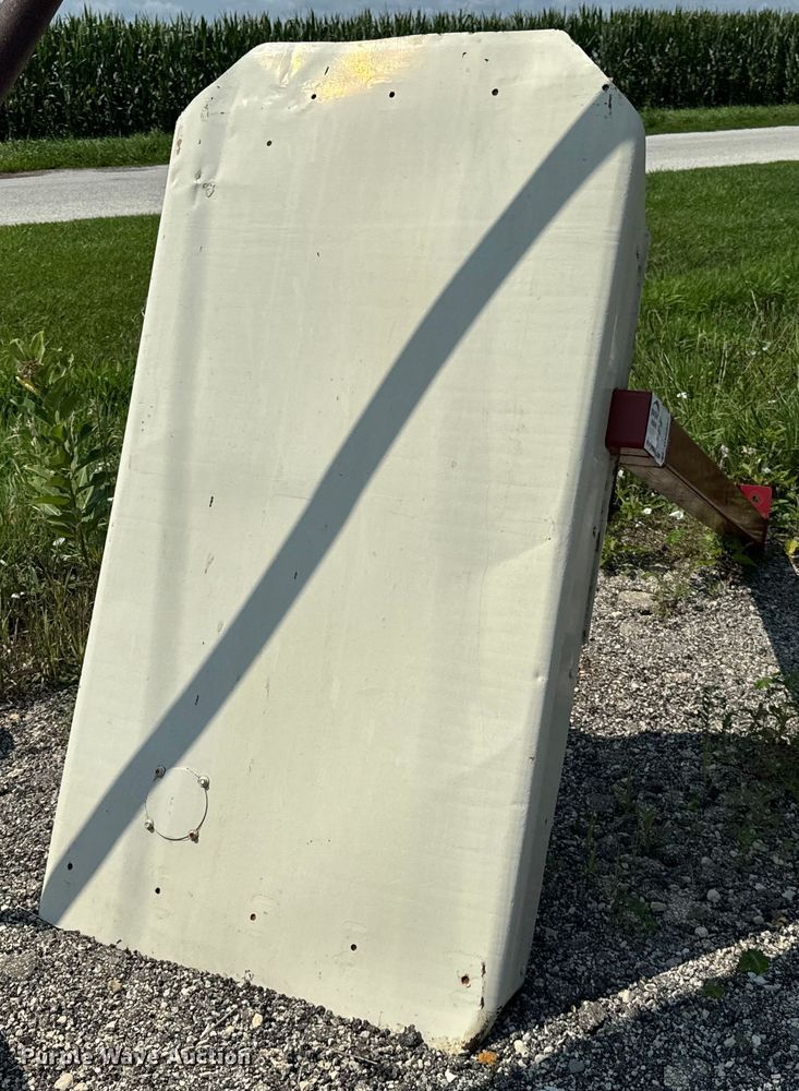 image for item DV5827 Case 706 tractor canopy 