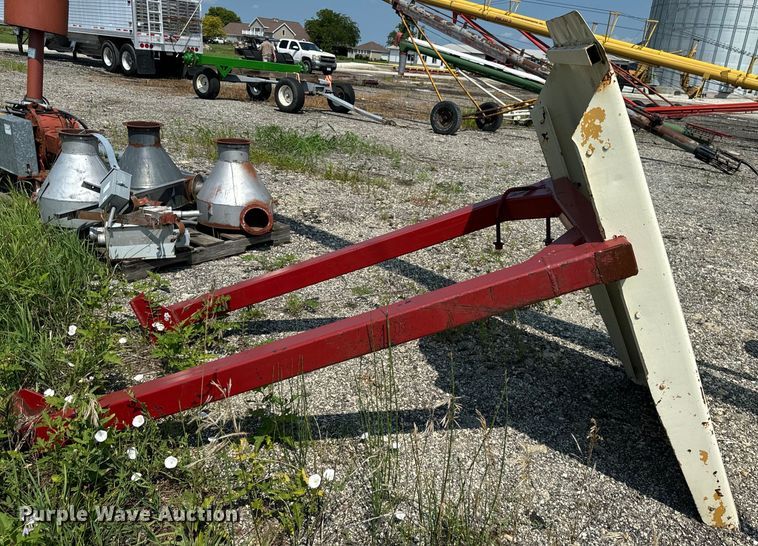 image for item DV5827 Case 706 tractor canopy 