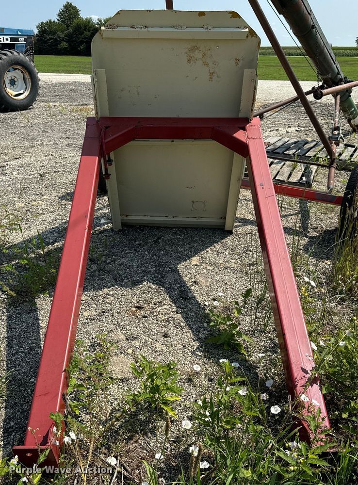 image for item DV5827 Case 706 tractor canopy 